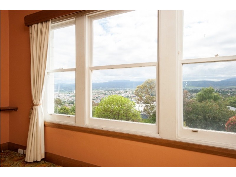 51 Salisbury Crescent, West Launceston TAS 7250