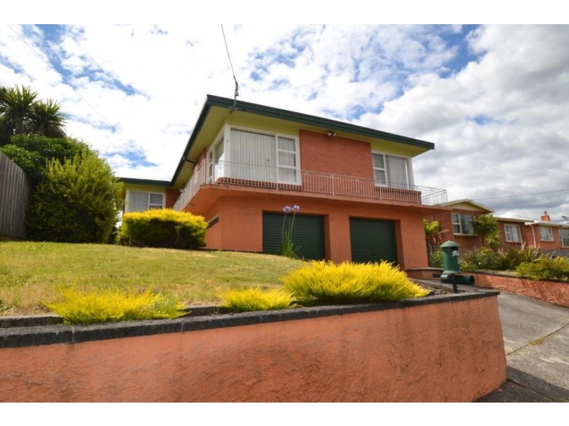 1 Parklands Parade, Newnham TAS 7248