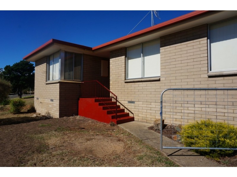 8 Amundsen Street, Ravenswood TAS 7250