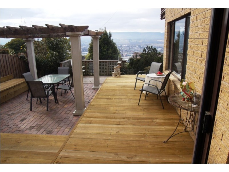 24 Whitford Grove, Trevallyn TAS 7250