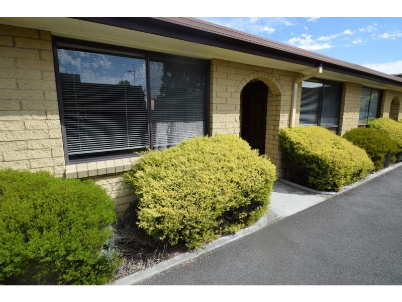 2/9 Barton Street, Mowbray TAS 7248