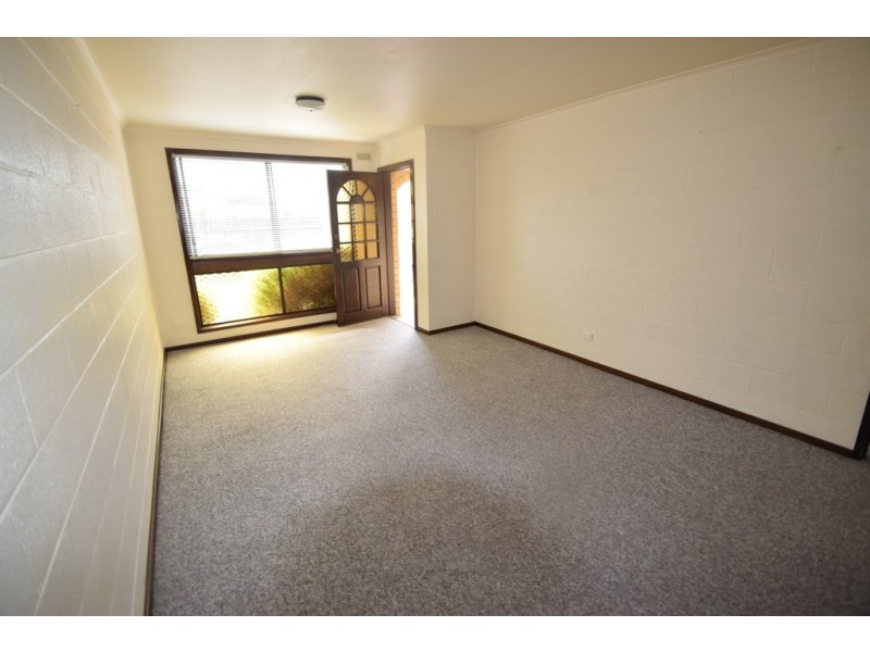 2/9 Barton Street, Mowbray TAS 7248