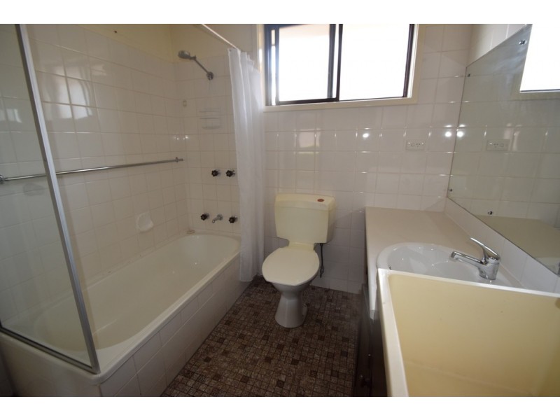 2/9 Barton Street, Mowbray TAS 7248