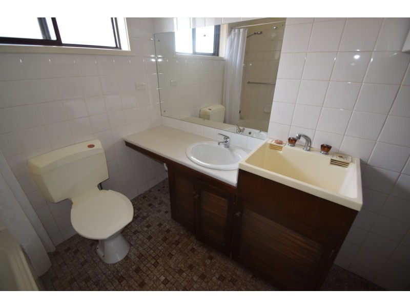 2/9 Barton Street, Mowbray TAS 7248