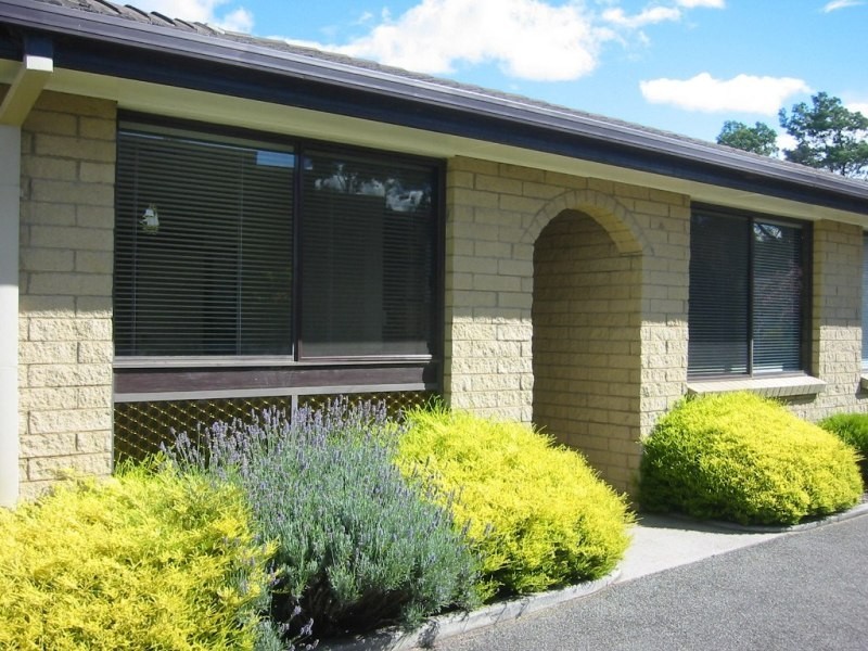 1/9 Barton Street, Mowbray TAS 7248