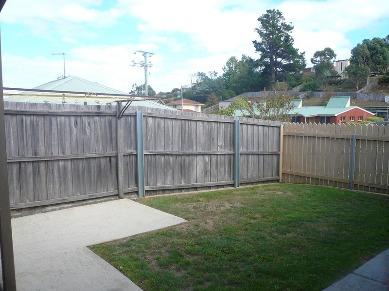 2/38-40 Parklands Parade, Newnham TAS 7248