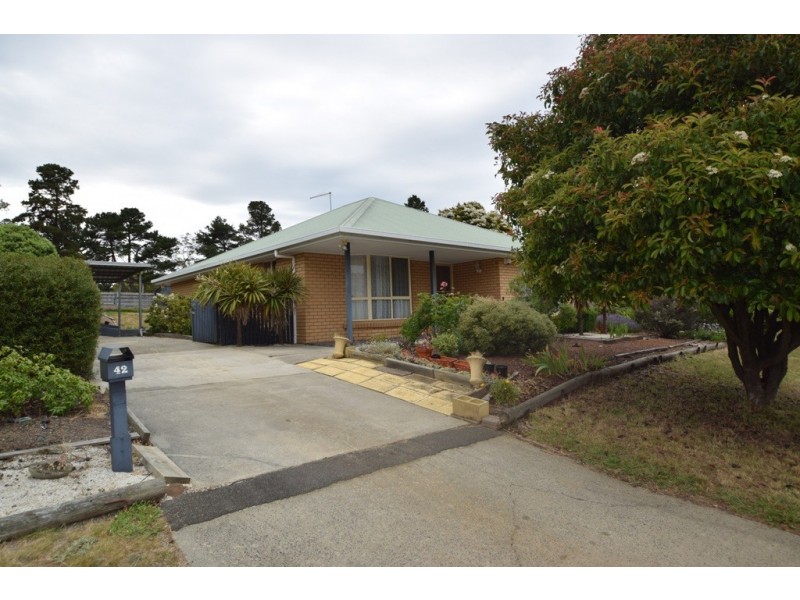 42 Parklands Parade, Newnham TAS 7248