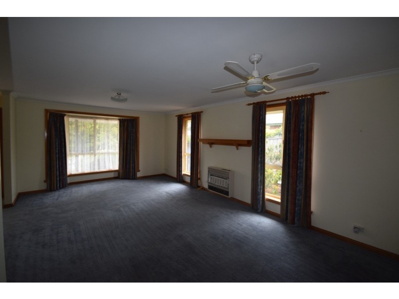 42 Parklands Parade, Newnham TAS 7248