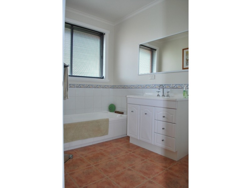 14 Laver Grove, Newnham TAS 7248