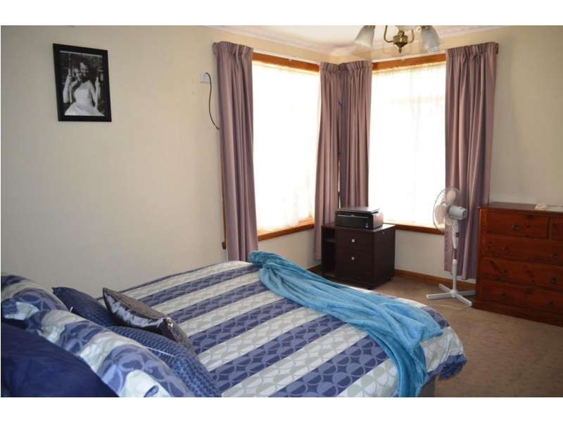 10 Paringa Avenue, Newnham TAS 7248