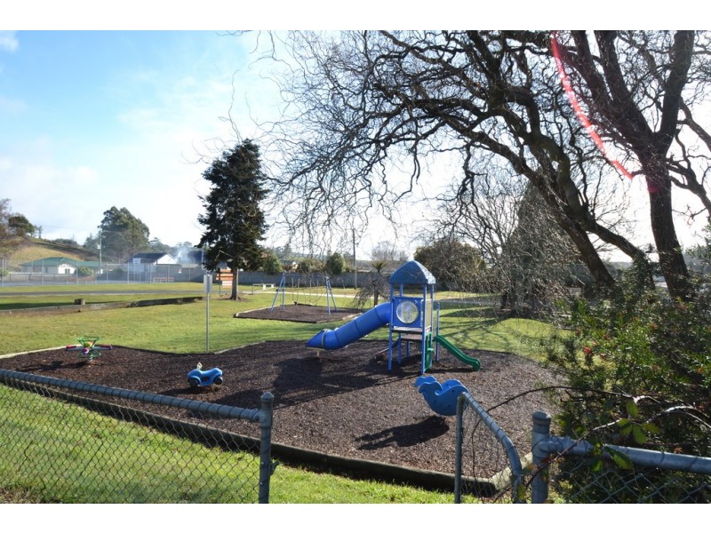 9 Frederick Street, Branxholm TAS 7261