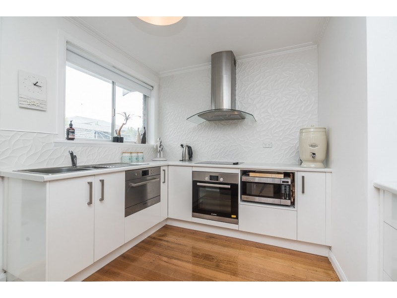 28 Julie crescent, Newnham TAS 7248