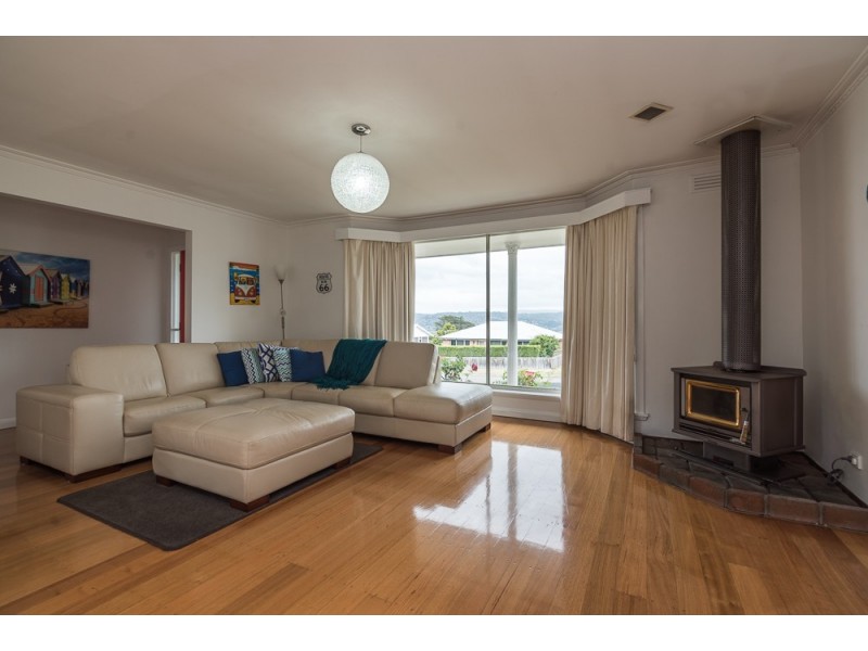 28 Julie crescent, Newnham TAS 7248