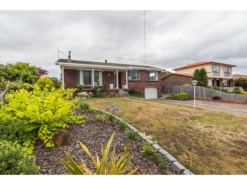 28 Julie crescent, Newnham TAS 7248