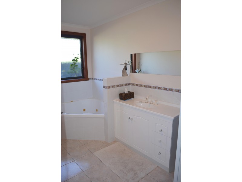 9 Landsborough Avenue, Newstead TAS 7250