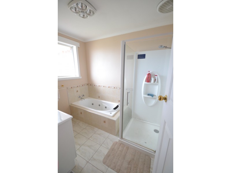 5 Julie Crescent, Newnham TAS 7248