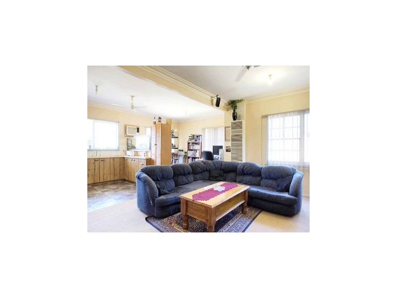 37 Ellt Crescent, Noble Park VIC 3174