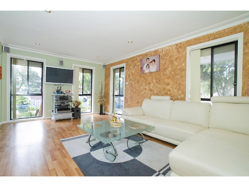 18 Springfield Road, Springvale South VIC 3172