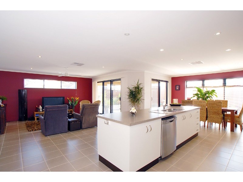 1 Greenfield Court, Cranbourne North VIC 3977