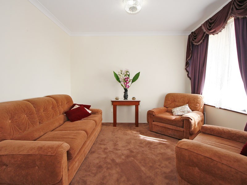 17 Elmhurst Drive, Clarkson WA 6030