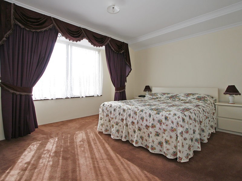 17 Elmhurst Drive, Clarkson WA 6030