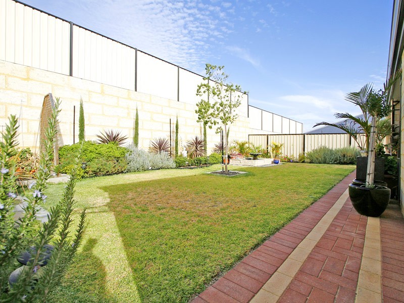 17 Elmhurst Drive, Clarkson WA 6030