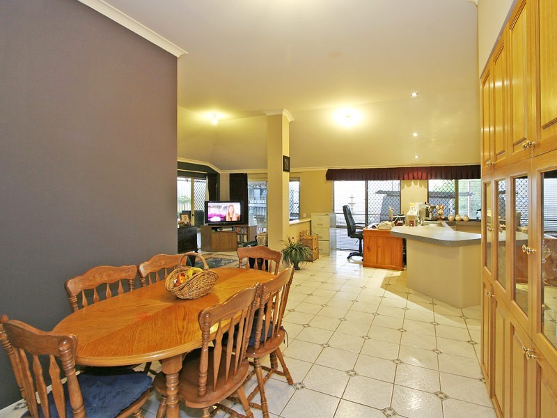 71 Bennett St, Caversham WA 6055