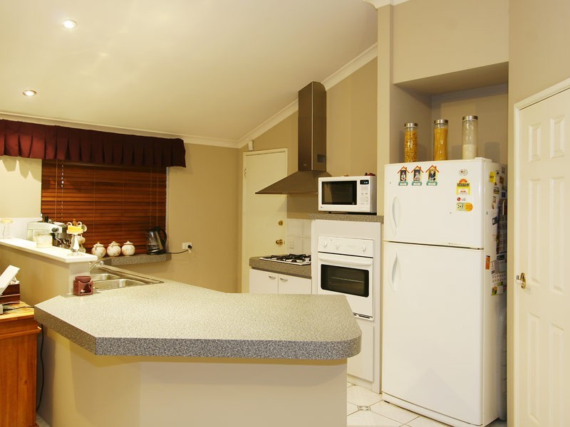 71 Bennett St, Caversham WA 6055