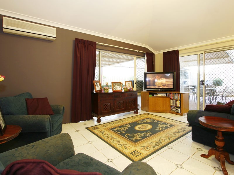 71 Bennett St, Caversham WA 6055