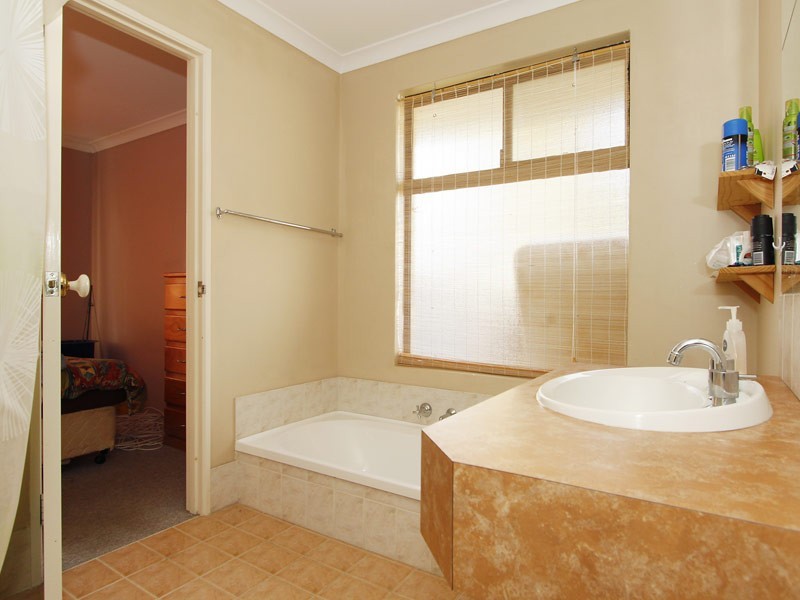 95 St Barnabas Blvd, Quinns Rocks WA 6030