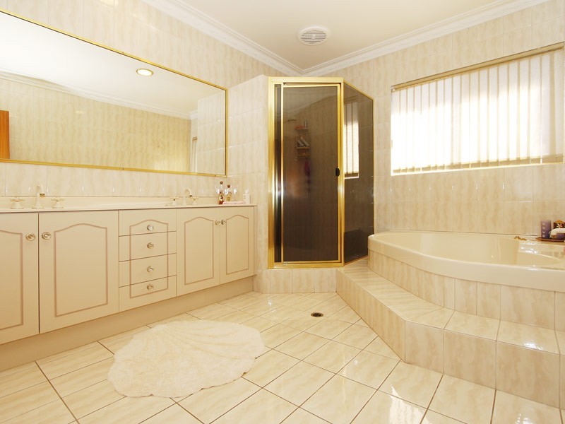 4 Hertha Rd, Innaloo WA 6018