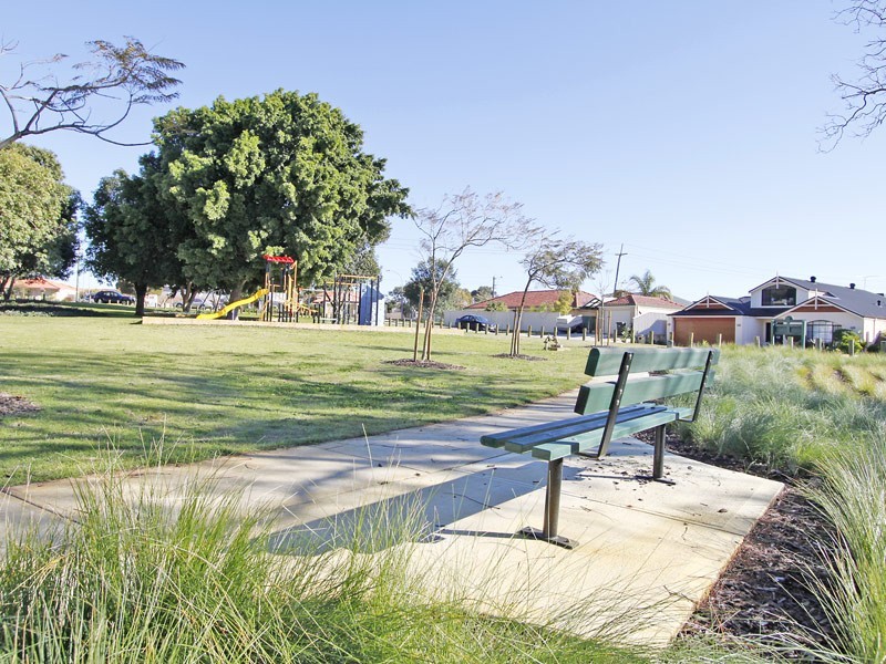 4 Hertha Rd, Innaloo WA 6018