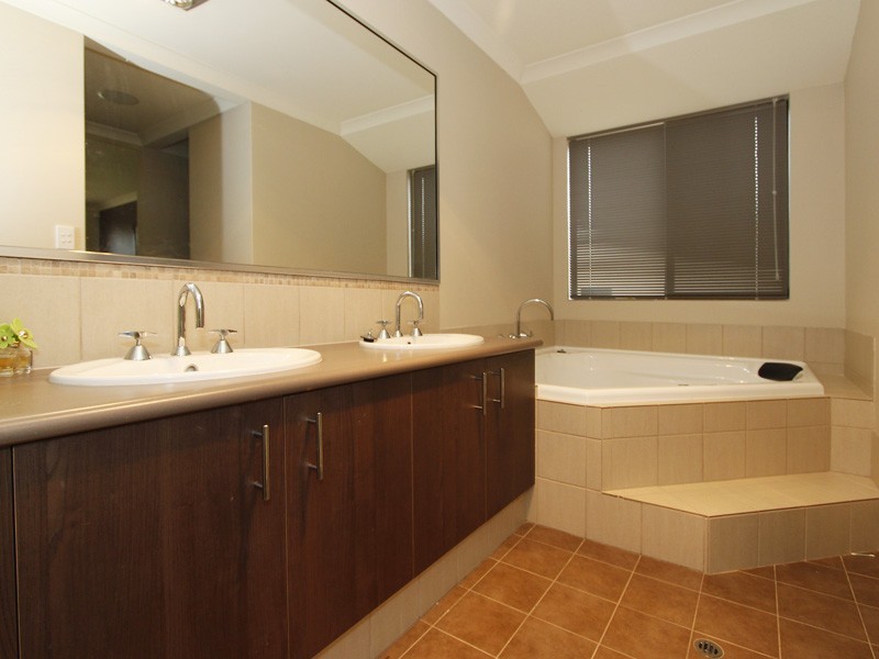 18 Airlie Chase, Clarkson WA 6030