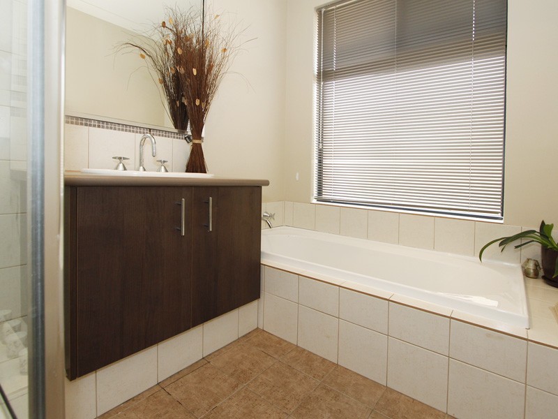 18 Airlie Chase, Clarkson WA 6030