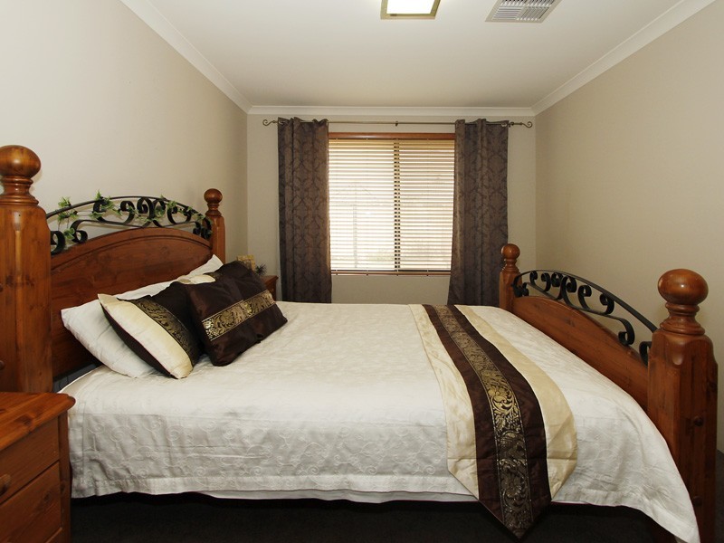 18 Airlie Chase, Clarkson WA 6030