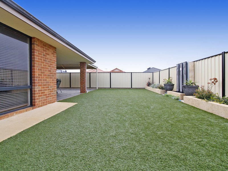 18 Airlie Chase, Clarkson WA 6030