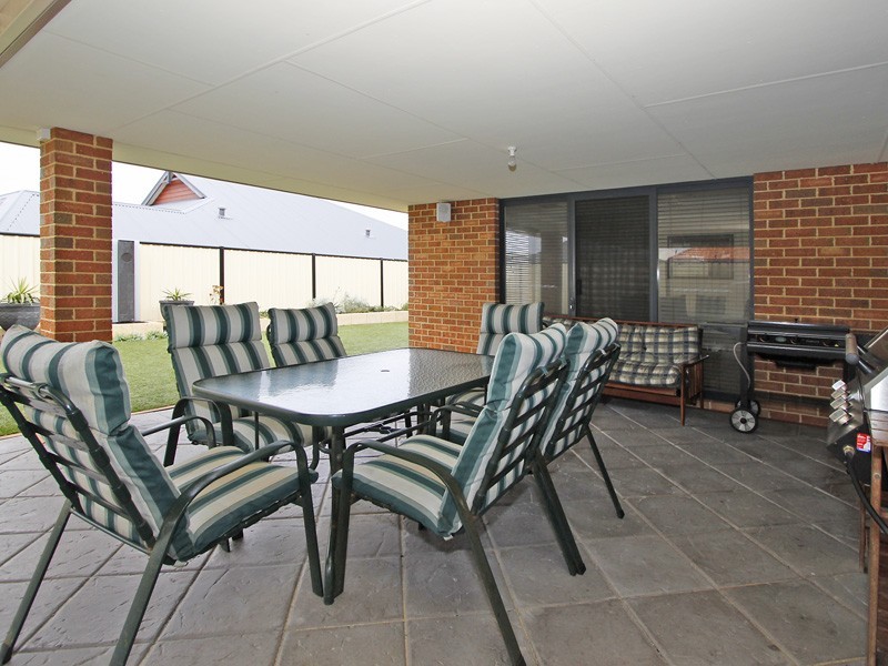 18 Airlie Chase, Clarkson WA 6030