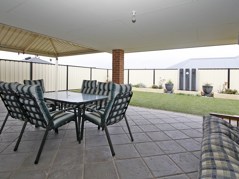 18 Airlie Chase, Clarkson WA 6030