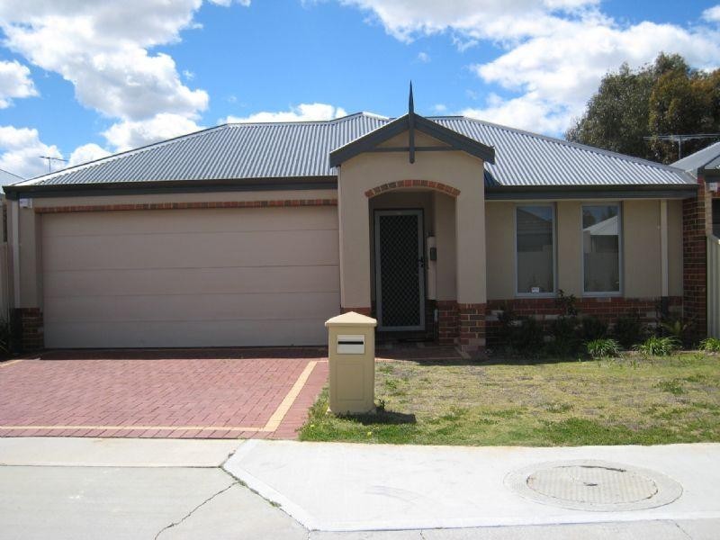 16 Carnation Street, Canning Vale WA 6155