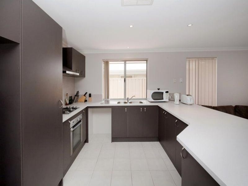16 Carnation Street, Canning Vale WA 6155