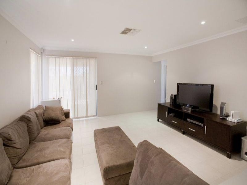 16 Carnation Street, Canning Vale WA 6155