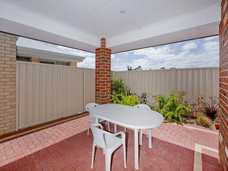 16 Carnation Street, Canning Vale WA 6155