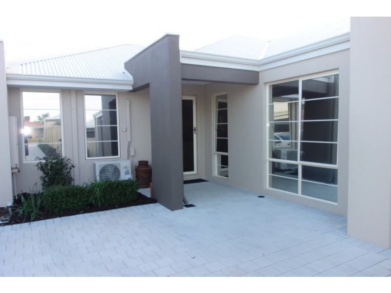 2/35 Birnam  Road, Canning Vale WA 6155