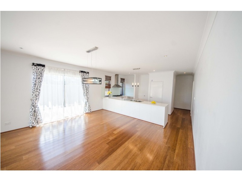 8 Parnell Way, Canning Vale WA 6155