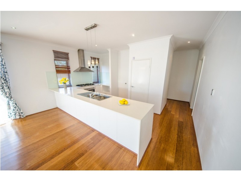 8 Parnell Way, Canning Vale WA 6155