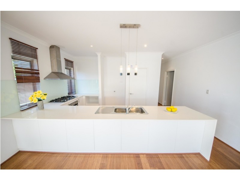 8 Parnell Way, Canning Vale WA 6155