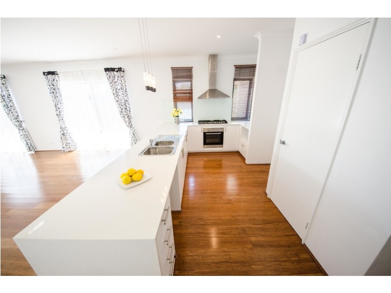 8 Parnell Way, Canning Vale WA 6155