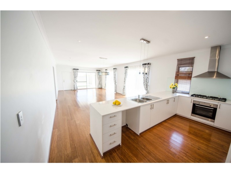 8 Parnell Way, Canning Vale WA 6155