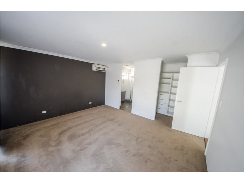 8 Parnell Way, Canning Vale WA 6155