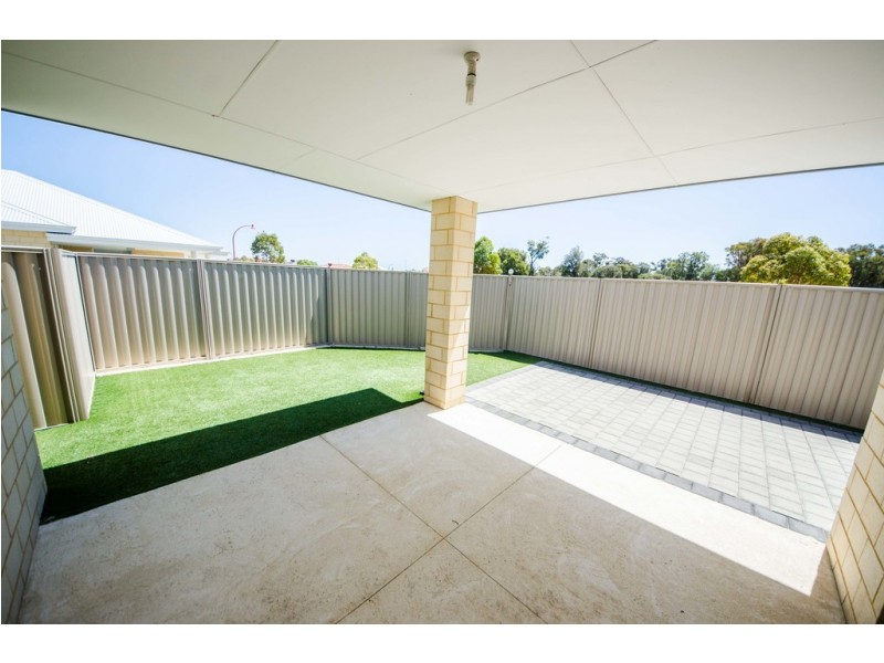 8 Parnell Way, Canning Vale WA 6155